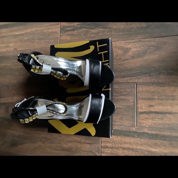 Fioni Night Shoes - Picture 3 of 5